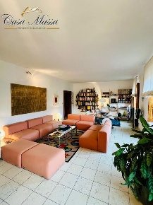 Foto Appartamento in Via Plana, Torino Via della Rocca di 200 m² in vendita