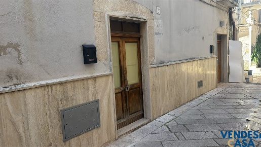 Foto Casa indipendente in Via Dottula, Adelfia di 70 m² con 2 locali