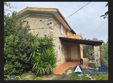 Foto Rustico in Via Lipuni snc, Minturno di 137 m² con 4 locali in vendita