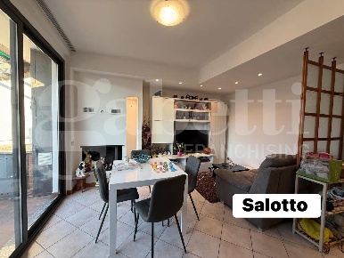 Foto Appartamento in Via Leopardi 12, Erba Centro di 65 m² con 2 locali