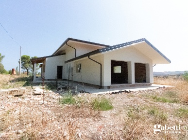 Foto Villa unifamiliare a Saludecio di 240 m² con 10 locali in vendita