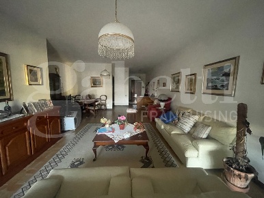 Foto Appartamento in Via SEGNI 9/F, Oristano Centro di 154 m² con 4 locali