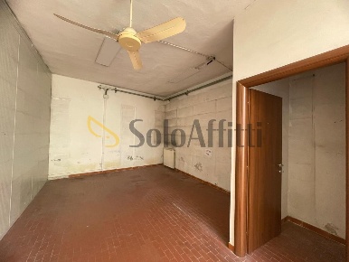 Foto Magazzino a Torino Lucento di 77 m² con 2 locali in affitto