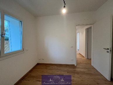 Foto Ufficio in Via Mazzini, Camaiore Lido di Camaiore di 95 m² in vendita