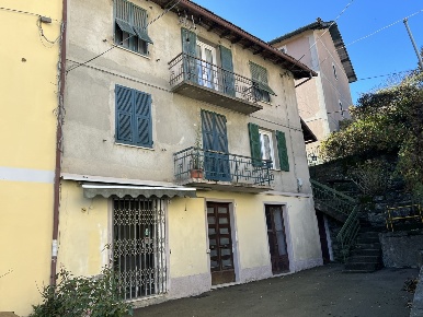 Foto Locale commerciale in piazza San Pietro 7 e 8, Urbe San Pietro D'olba