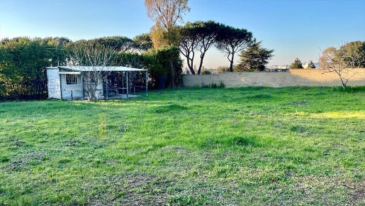 Foto Terreno agricolo in Via Sant'Andrea Apostolo, Pomezia di 1000 m²
