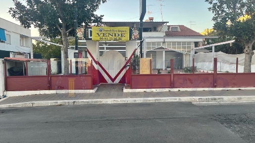 Foto Locale commerciale in Viale Danimarca 169, Pomezia di 132 m²