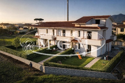 Foto Villa unifamiliare a Pontedera Gello, Pardossi di 130 m² con 5 locali