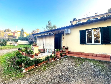 Foto Casa indipendente a Livorno Antignano - Banditella di 50 m² in vendita