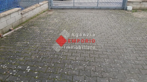 Foto Capannone industriale a Vicopisano Piana Di Noce di 191 m² in vendita