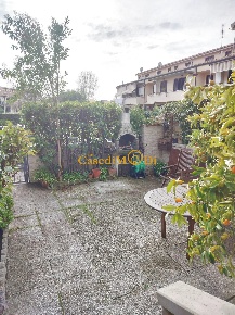 Foto Villa a schiera a Livorno Corea di 100 m² con 7 locali in vendita