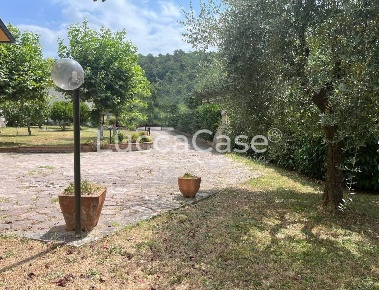 Foto Villa unifamiliare a Porcari di 150 m² con 5 locali in vendita