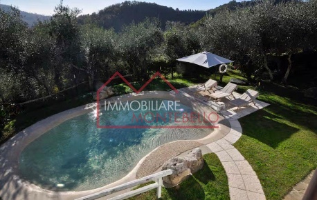 Foto Casale a Camaiore Camaiore Paese di 140 m² con 5 locali in vendita