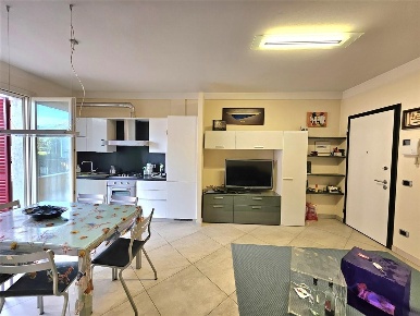 Foto Appartamento a Massa Marina di Massa Centro di 70 m² con 3 locali