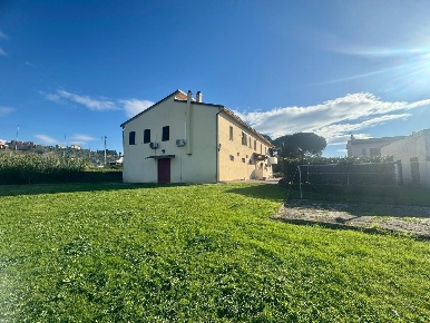 Foto Casale a Pontedera Montecastello, Treggiaia, I Fabbri di 630 m²