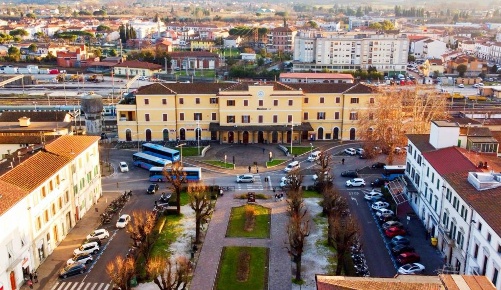Foto Locale commerciale a Empoli Stazione - Agenzia delle Entrate di 190 m²