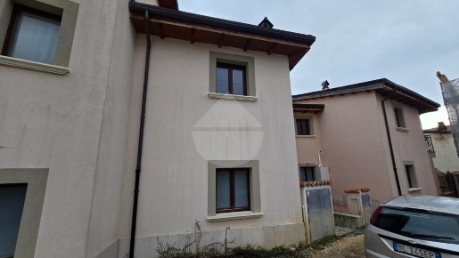 Foto Casa indipendente in VIA SAN LEONARDO, L'Aquila di 75 m² con 3 locali