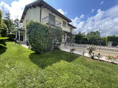 Foto Villa bifamiliare in via concordia 55, Pietrasanta di 180 m²