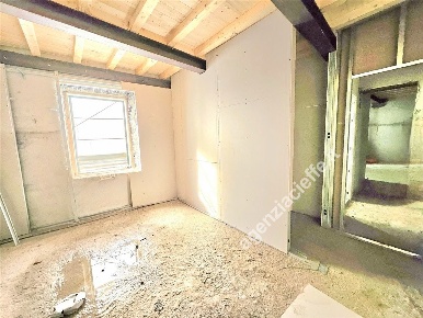 Foto Appartamento a Massa Centro di 80 m² con 4 locali in vendita