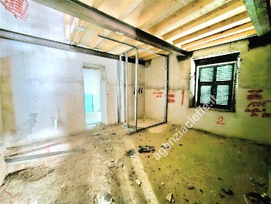 Foto Appartamento a Massa Centro di 80 m² con 4 locali in vendita