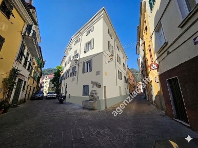Foto Appartamento a Massa Centro di 80 m² con 4 locali in vendita