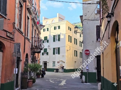 Foto Appartamento a Massa Centro di 80 m² con 4 locali in vendita
