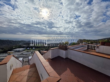 Foto Villa a schiera a Barano d'Ischia di 150 m² con 6 locali in vendita