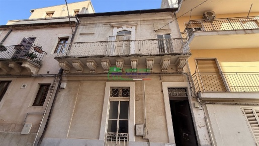 Foto Casa indipendente in VIA MAQUEDA, Ragusa Centro di 200 m² con 7 locali