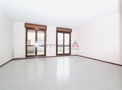 Foto Appartamento in via Monterosa, Carugate di 120 m² con 3 locali