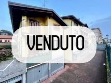 Foto Mansarde in Via E. Toti, Malnate Centro di 60 m² con 2 locali