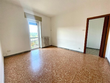 Foto Appartamento in Via Don Gnocci, Malnate Centro di 70 m² con 2 locali