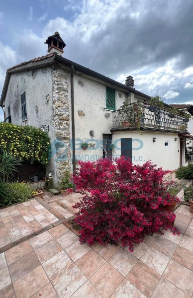 casa indipendente in vendita a Castelnuovo Magra in zona Molicciara