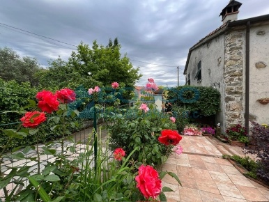 Foto Villa bifamiliare in Via Canale, Castelnuovo Magra di 220 m²