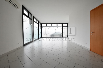 Foto Locale commerciale in Via Buccia, Limena di 90 m² con 2 locali