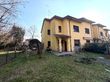 Foto Villa a schiera in Via Generale Carlo Alberto dalla Chiesa, di 186 m²