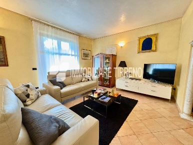 Foto Villa unifamiliare a Massa Centro di 150 m² con 6 locali in vendita