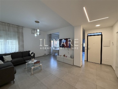 Foto Appartamento a Carrara Marina di Carrara di 100 m² con 4 locali