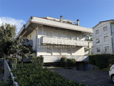 Foto Appartamento a Massa Marina di Massa Centro di 80 m² con 4 locali
