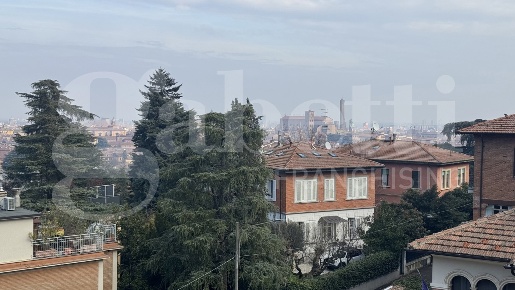 Foto Attico in Via Vallescura 45, Bologna Colli San Mamolo di 230 m²
