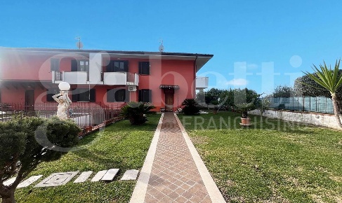 Foto Villa bifamiliare in Antonio Gramsci, Pastorano di 220 m² con 5 locali