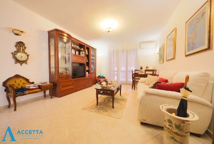 Foto Appartamento in Via Salinella 5, Taranto Tre Carrare di 116 m²