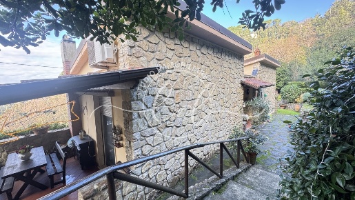Foto Villa singola a Massarosa Bozzano, Quiesa di 160 m² con 6 locali