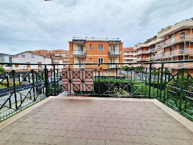Foto Appartamento in Via Nino Bixio, Albenga Centro di 77 m² con 4 locali