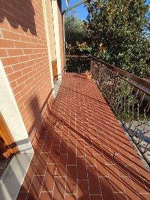 Foto Casa indipendente a Carrara Avenza di 250 m² con 8 locali in vendita