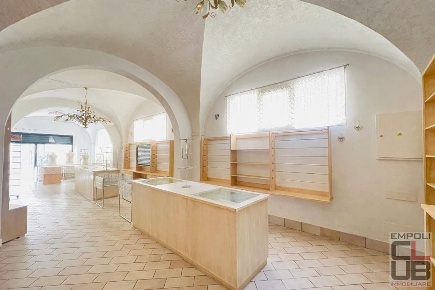 Foto Magazzino a Empoli San Rocco - Lungarno di 100 m² con 3 locali