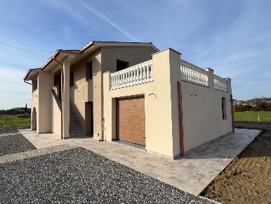 Foto Villa unifamiliare a Santa Maria a Monte di 250 m² con 10 locali