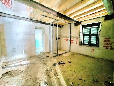 Foto Appartamento a Massa Centro di 80 m² con 4 locali in vendita