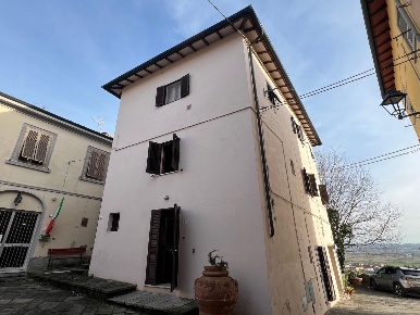 Foto Appartamento a Santa Maria a Monte Montecalvoli di 90 m² con 6 locali