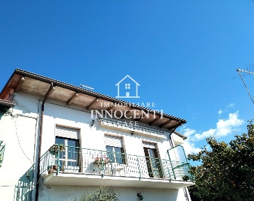 Foto Appartamento a Massa Centro di 110 m² con 5 locali in vendita