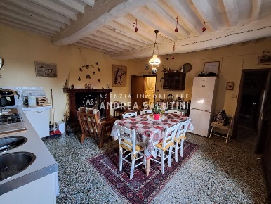 Foto Casa indipendente a Buti Cascine La Croce di 200 m² con 6 locali